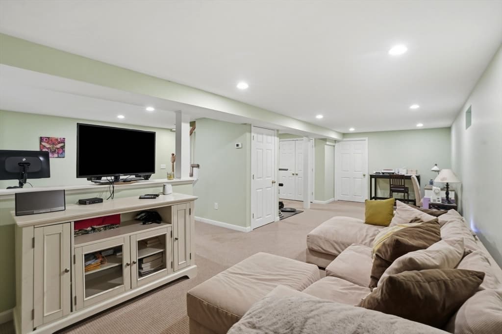 Single Family Residence at 61 Stoney Weir Rd, Halifax MA 02338, Halifax, photo 37 of 42