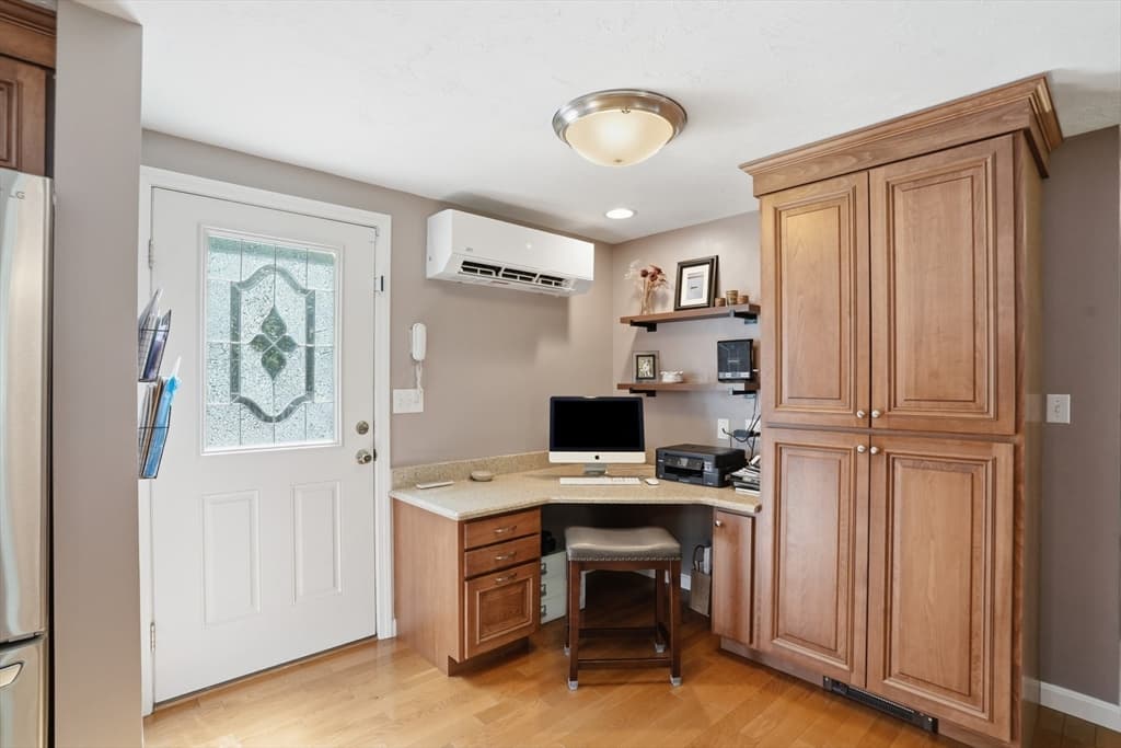 Single Family Residence at 61 Stoney Weir Rd, Halifax MA 02338, Halifax, photo 4 of 42