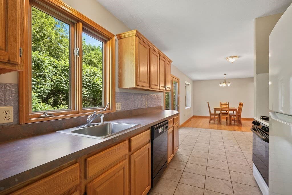 Single Family Residence at 35 Lemnos Lane, Springfield MA 01119, Springfield, photo 7 of 35