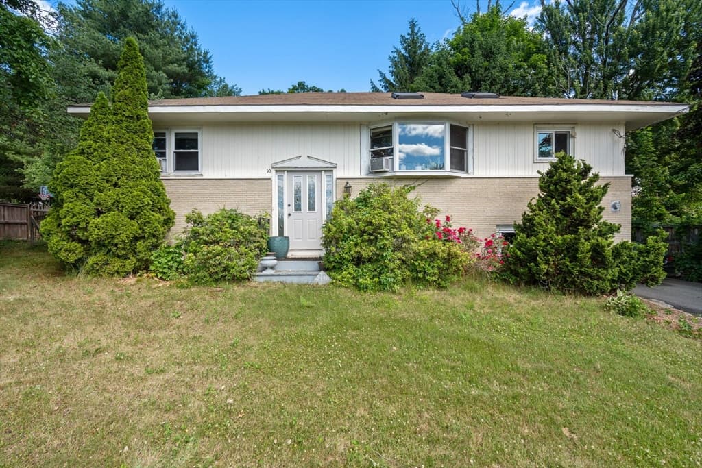 10 Hopkinton Rd, Upton MA 01568