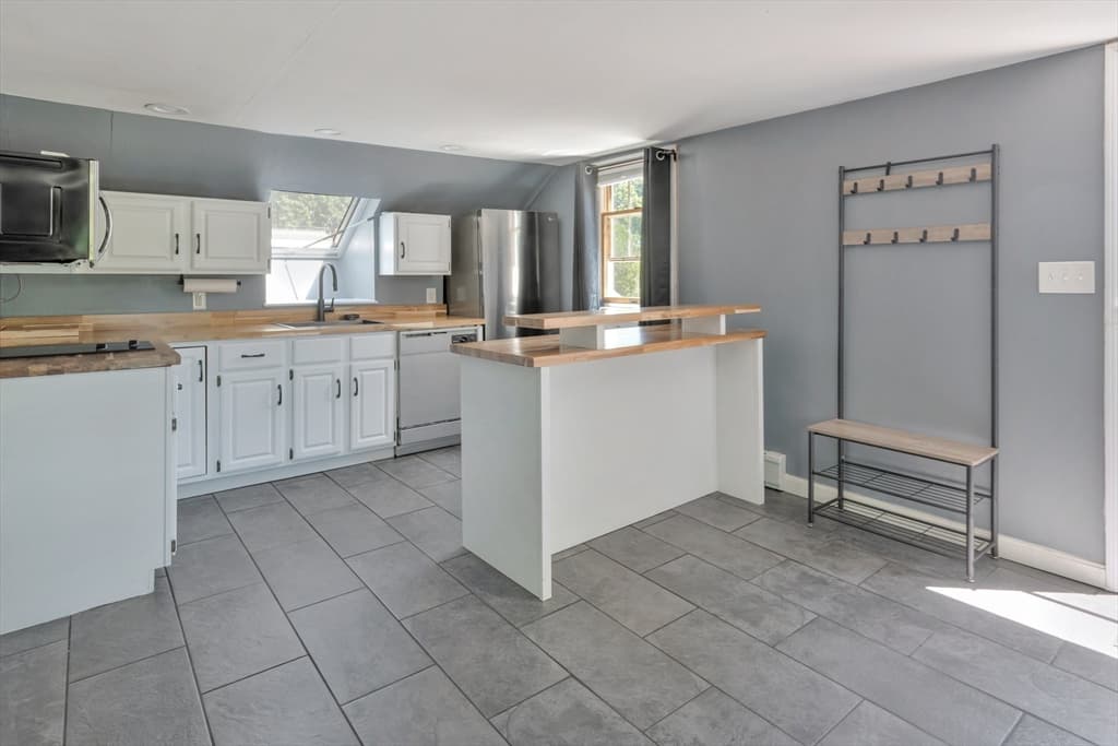 Single Family Residence at 2 Westland St, Acushnet MA 02743, Acushnet, photo 32 of 42
