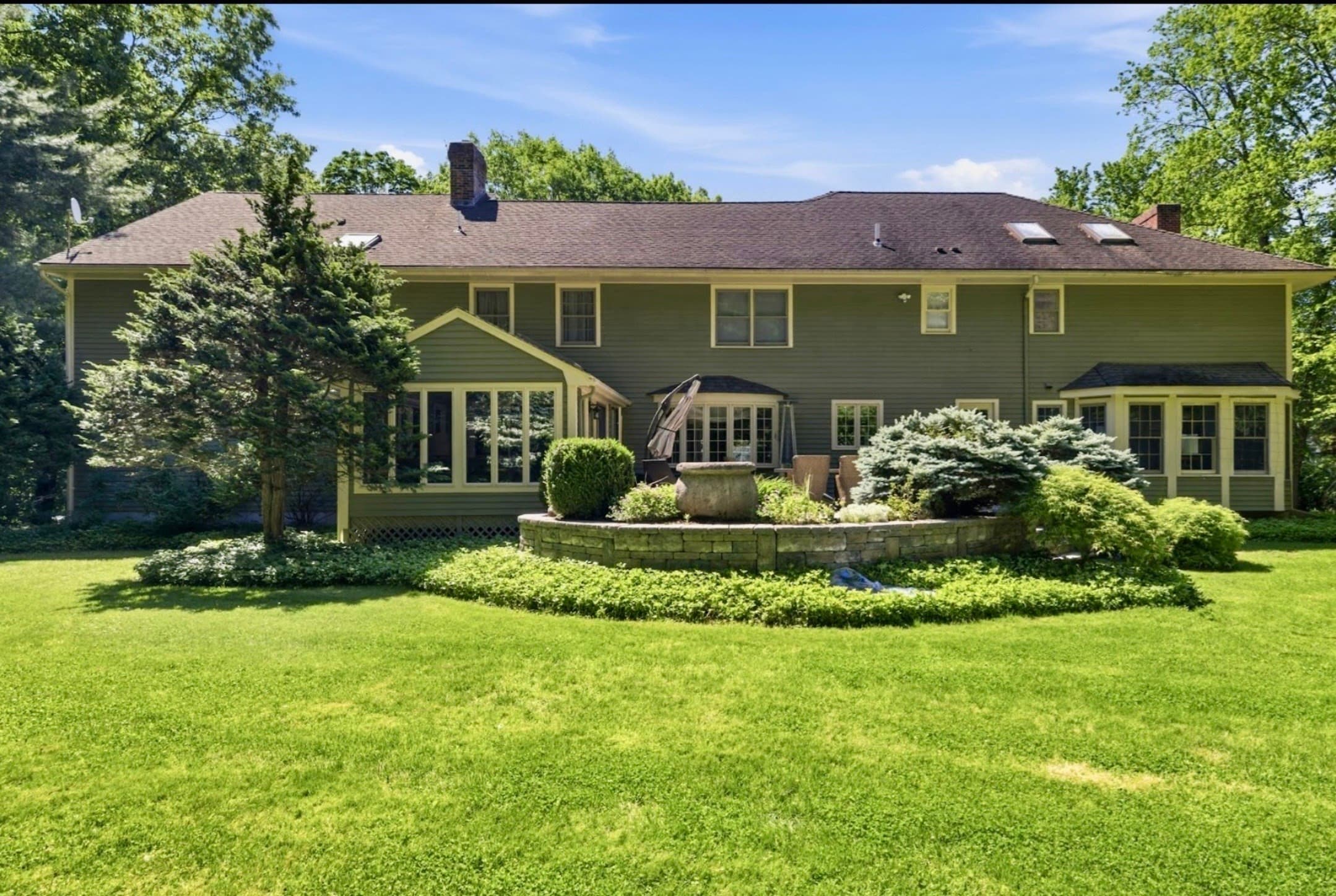 Single Family Residence at 10 Donnelly Drive, Medfield MA 02052, Medfield, photo 2 of 42