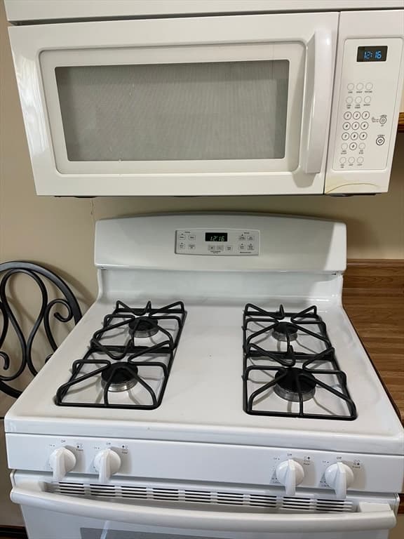 Condominium at 282 Regency Park Dr # 282, Agawam MA 01001, Agawam, photo 7 of 27
