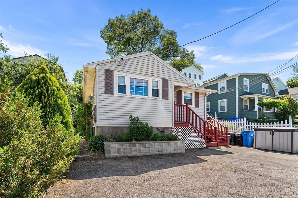 104 College Farm Rd, Waltham MA 02451