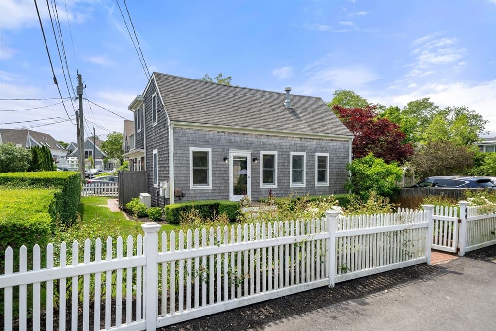 44 Pleasant Street, Provincetown MA 02657 photo 2