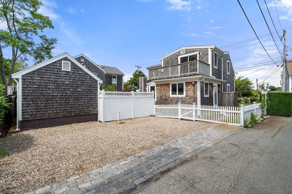 44 Pleasant Street, Provincetown MA 02657 photo 3