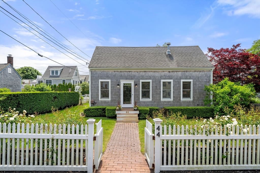 44 Pleasant Street, Provincetown MA 02657