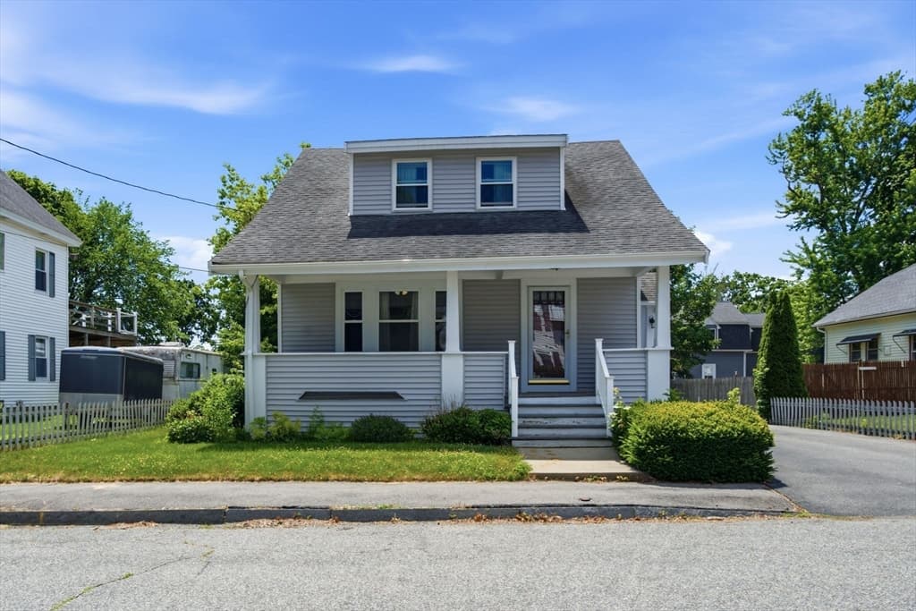 8 Jefferson Ave, Taunton MA 02780