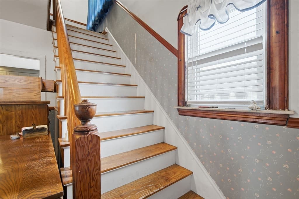 Single Family Residence at 8 Jefferson Ave, Taunton MA 02780, photo 10 of 22