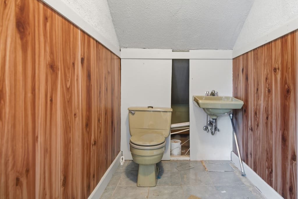 Single Family Residence at 8 Jefferson Ave, Taunton MA 02780, photo 14 of 22