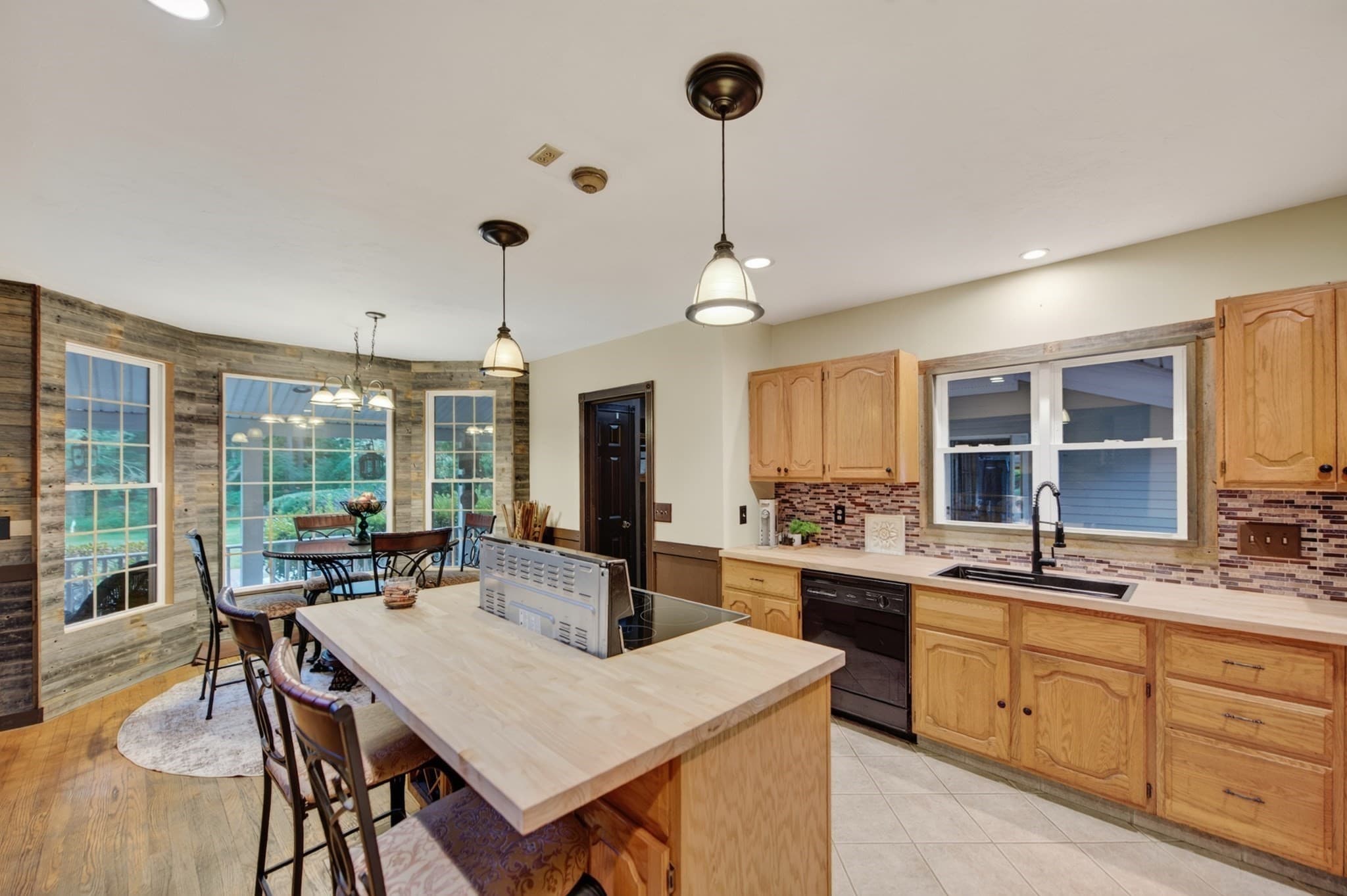 Single Family Residence at 227 Eight Lots Rd, Sutton MA 01590, photo 13 of 42