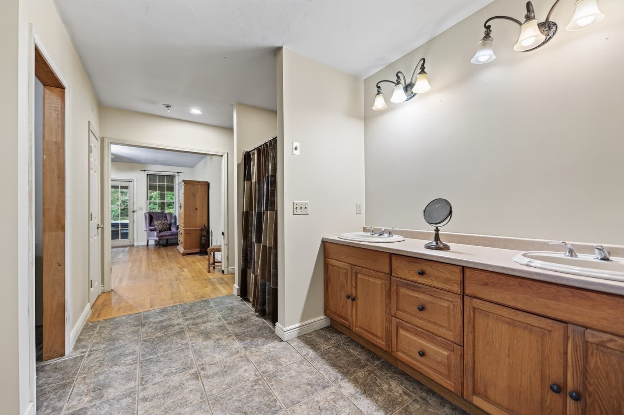 Single Family Residence at 227 Eight Lots Rd, Sutton MA 01590, photo 22 of 42