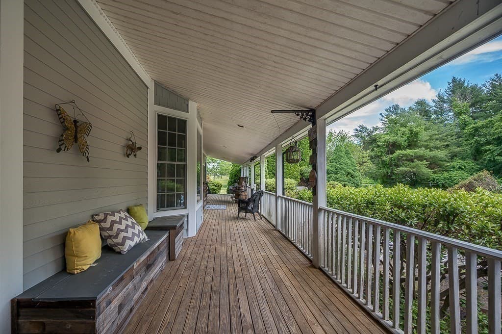 Single Family Residence at 227 Eight Lots Rd, Sutton MA 01590, photo 7 of 42