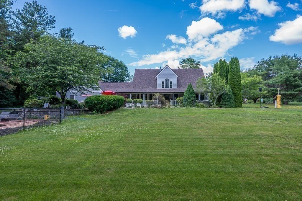 Single Family Residence at 227 Eight Lots Rd, Sutton MA 01590, photo 3 of 42