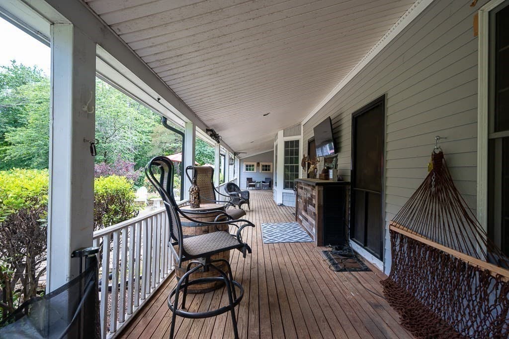Single Family Residence at 227 Eight Lots Rd, Sutton MA 01590, photo 5 of 42