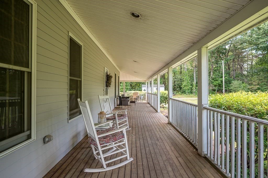 Single Family Residence at 227 Eight Lots Rd, Sutton MA 01590, photo 4 of 42