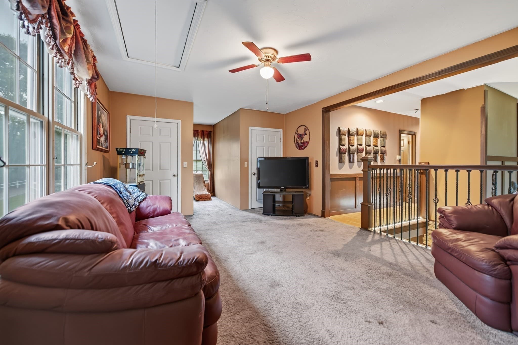 Single Family Residence at 227 Eight Lots Rd, Sutton MA 01590, photo 21 of 42