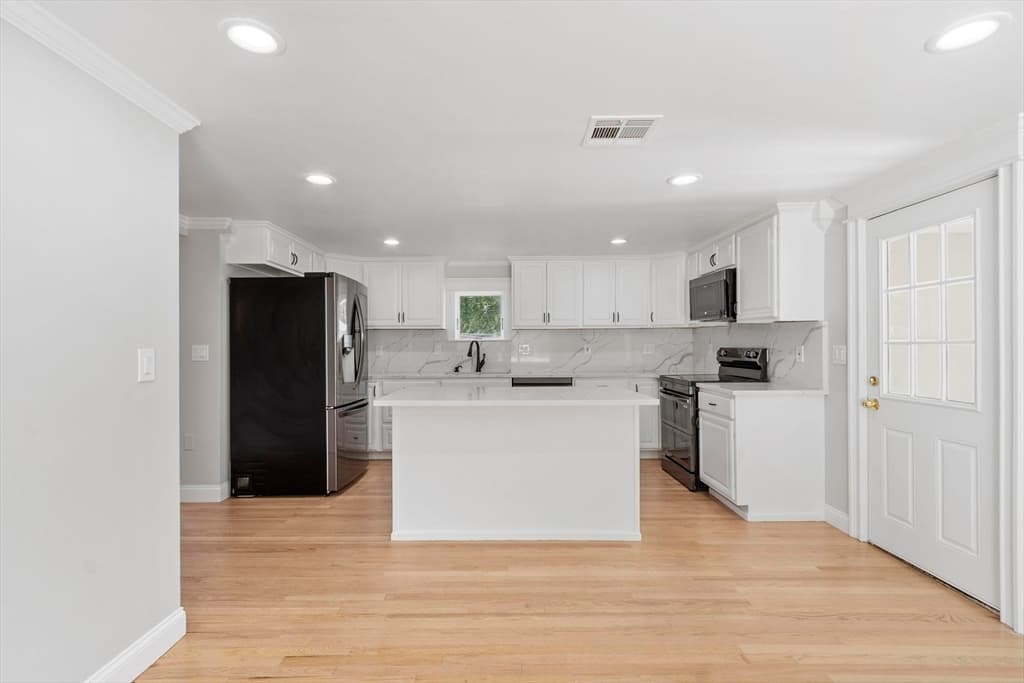 Single Family Residence at 92 Hosmer Street, Hudson MA 01749, Hudson, photo 9 of 31