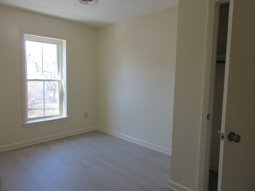 5-9 Family at 85-89 Fifth St, Montague MA 01376, photo 6 of 27