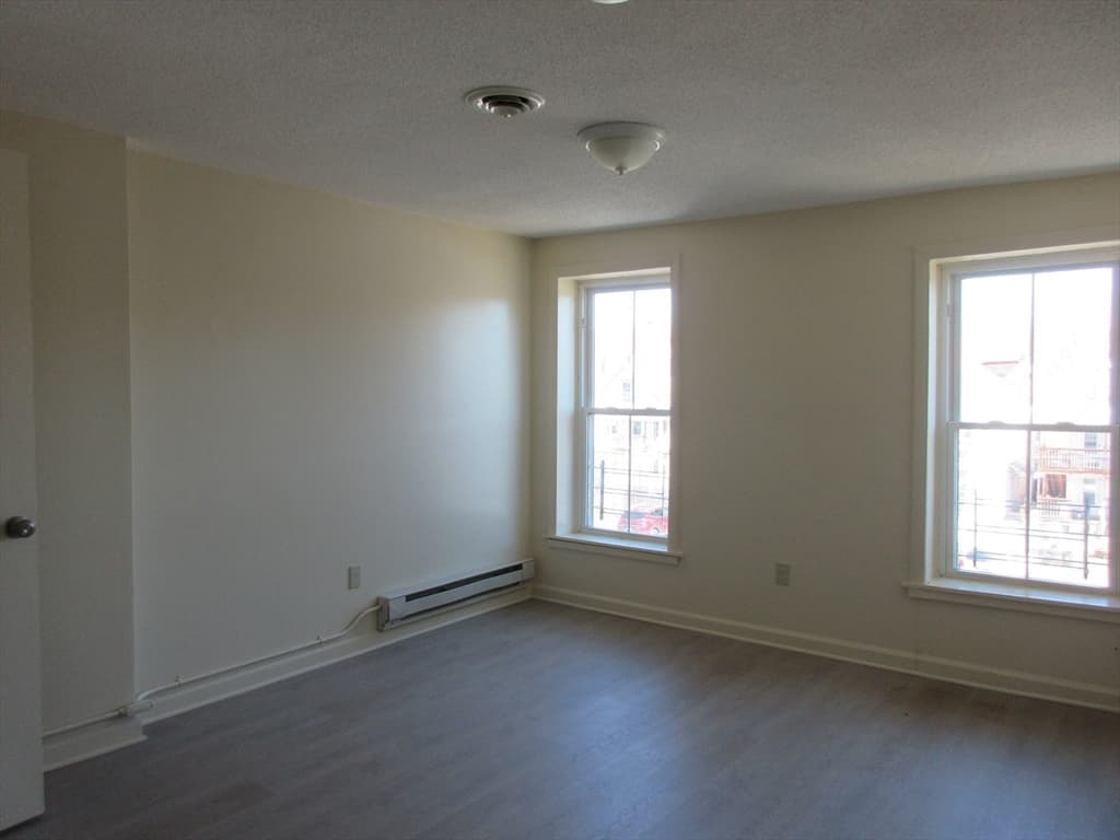 5-9 Family at 85-89 Fifth St, Montague MA 01376, photo 7 of 27