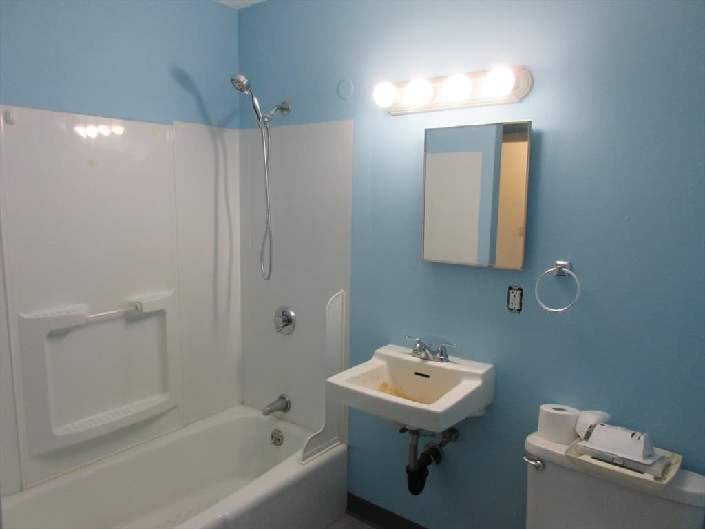 5-9 Family at 85-89 Fifth St, Montague MA 01376, photo 9 of 27