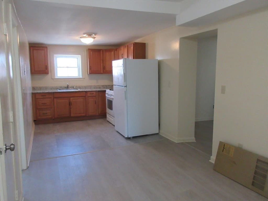 5-9 Family at 85-89 Fifth St, Montague MA 01376, photo 10 of 27
