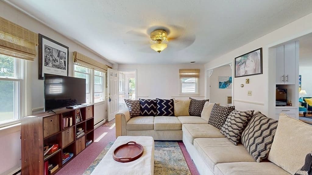 Single Family Residence at 10 Pine Tree Lane, Worcester MA 01609, Worcester, photo 9 of 32
