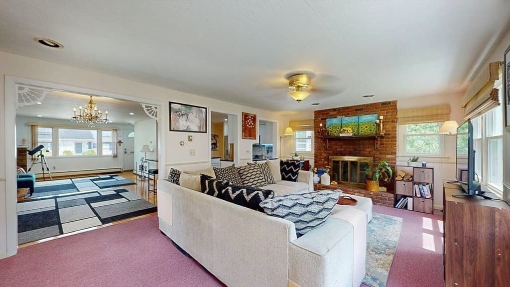 Single Family Residence at 10 Pine Tree Lane, Worcester MA 01609, Worcester, photo 10 of 32