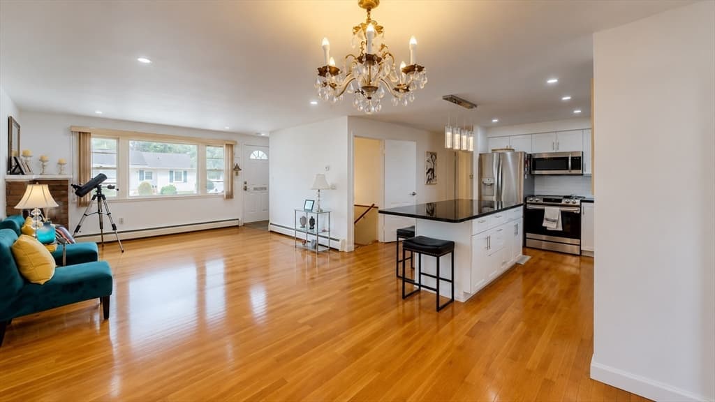 Single Family Residence at 10 Pine Tree Lane, Worcester MA 01609, Worcester, photo 4 of 32