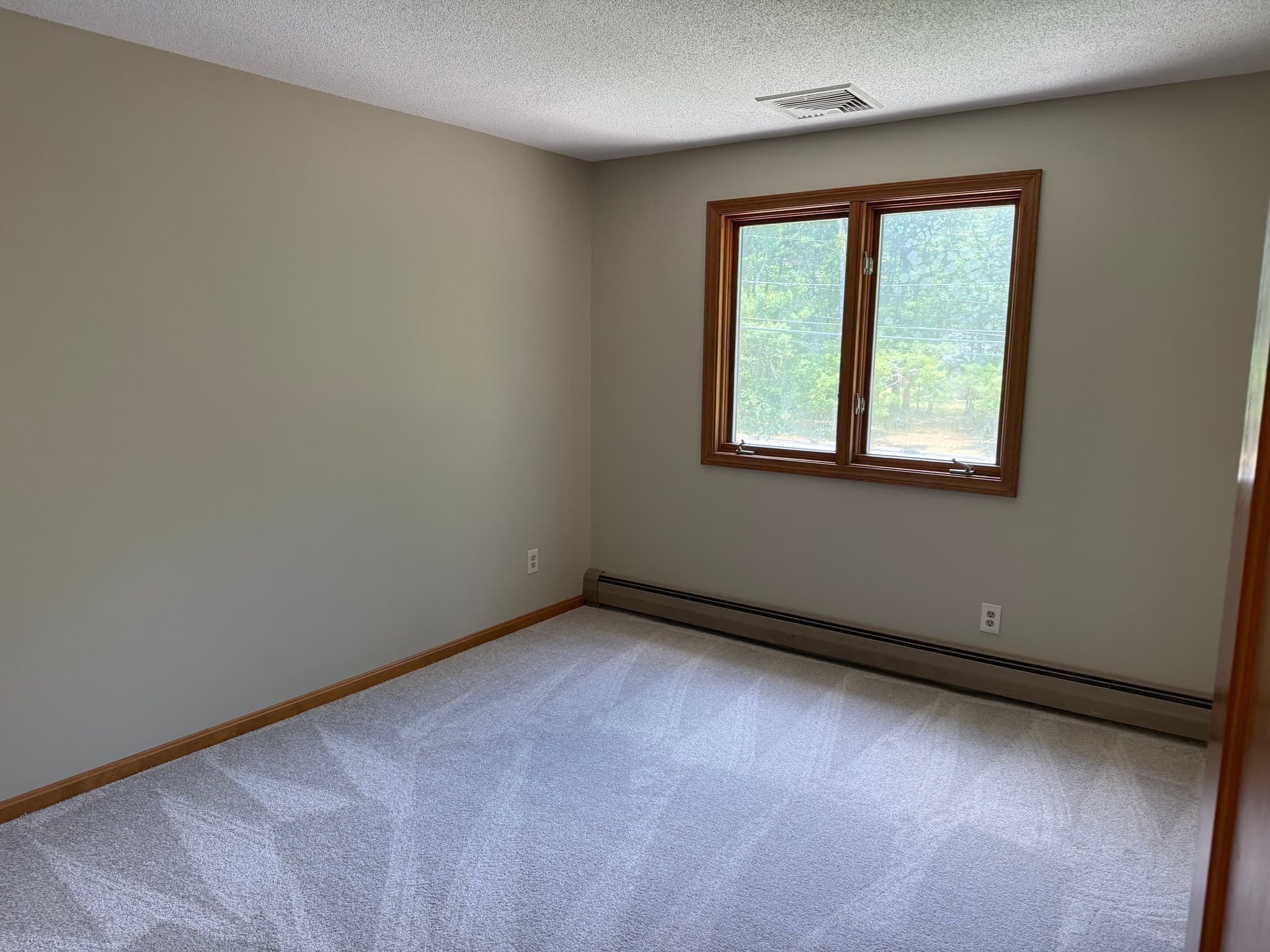 Single Family Residence at 1174 Old Fall River Rd, Dartmouth MA 02747, photo 13 of 41
