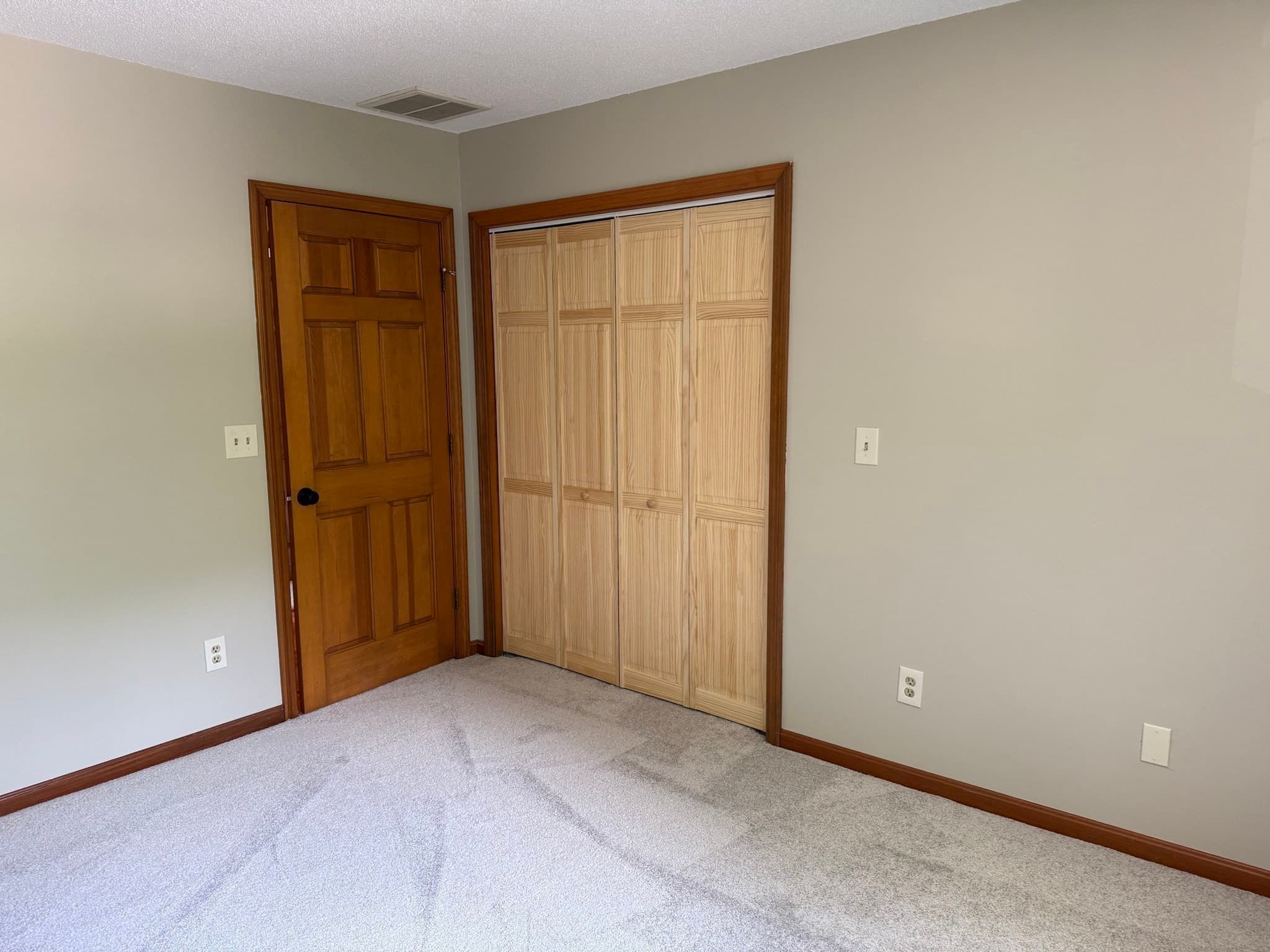 Single Family Residence at 1174 Old Fall River Rd, Dartmouth MA 02747, photo 16 of 41