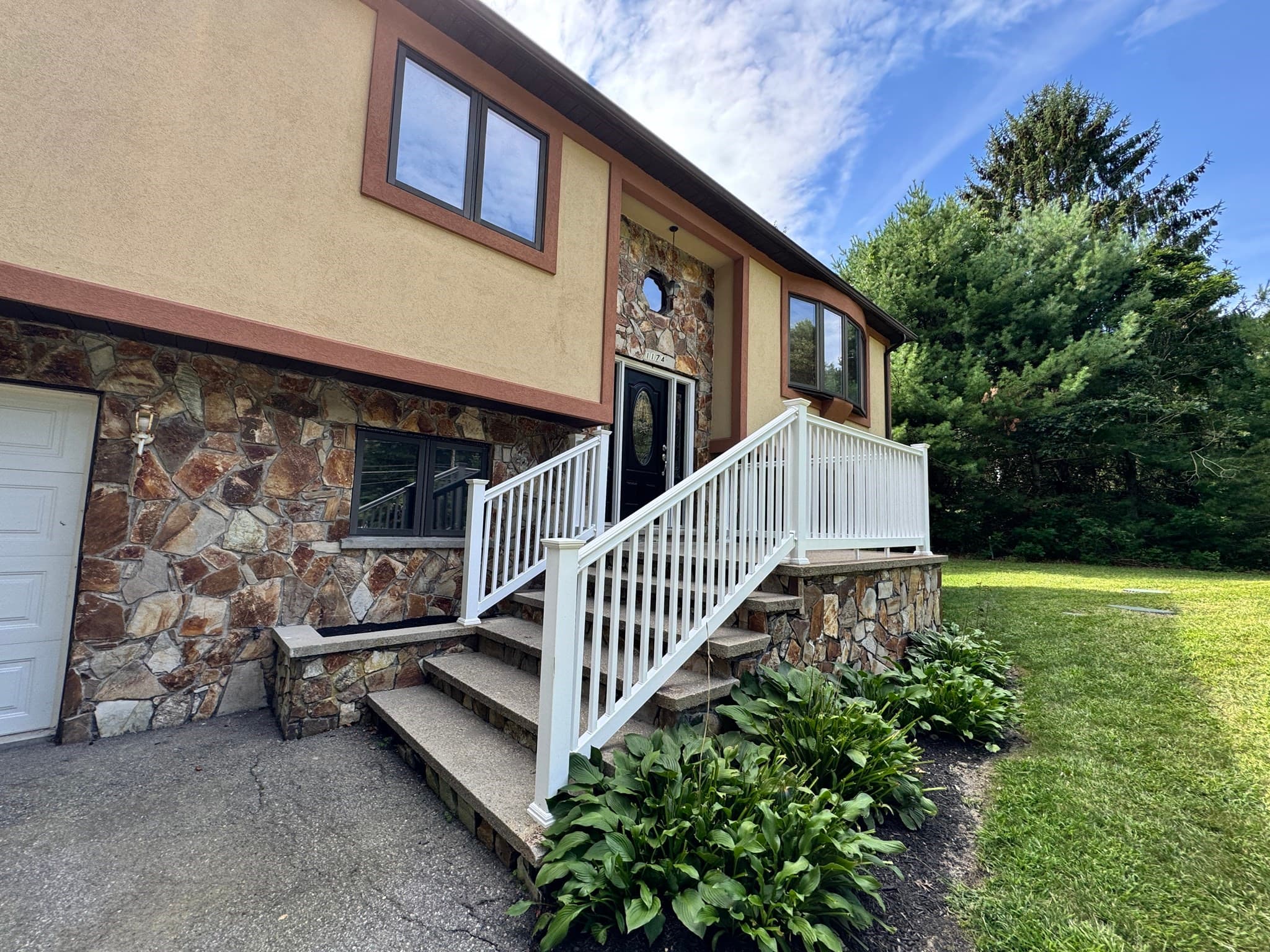 1174 Old Fall River Rd, Dartmouth MA 02747