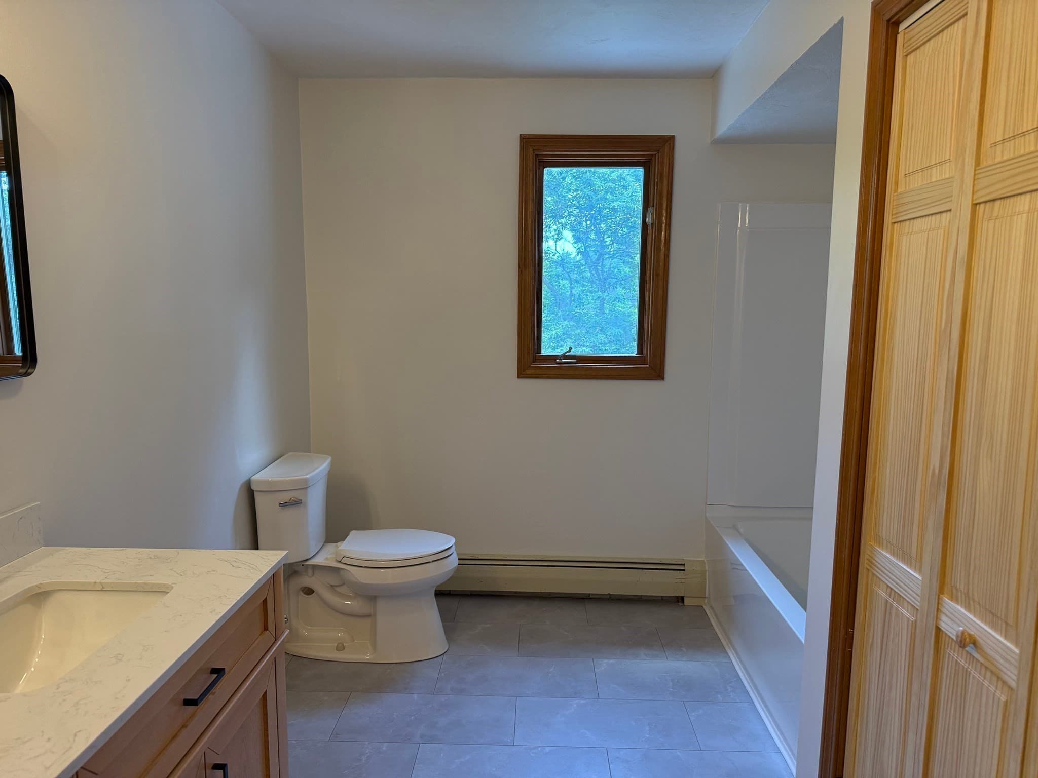 Single Family Residence at 1174 Old Fall River Rd, Dartmouth MA 02747, photo 10 of 41