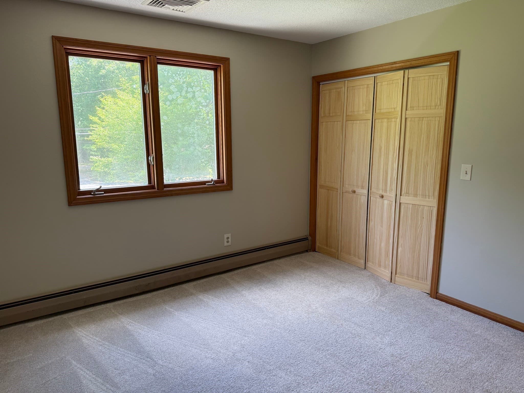 Single Family Residence at 1174 Old Fall River Rd, Dartmouth MA 02747, photo 14 of 41