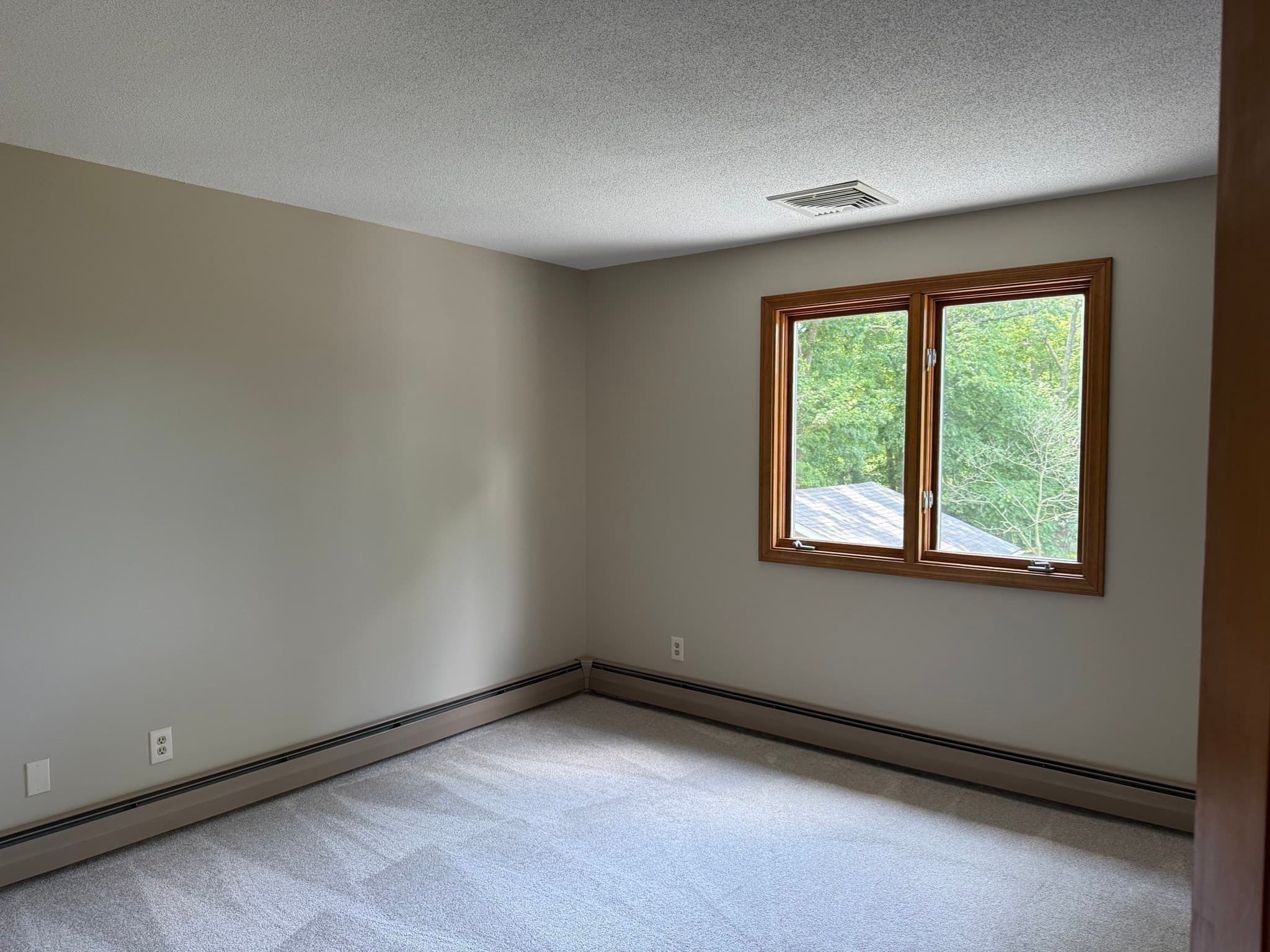 Single Family Residence at 1174 Old Fall River Rd, Dartmouth MA 02747, photo 18 of 41