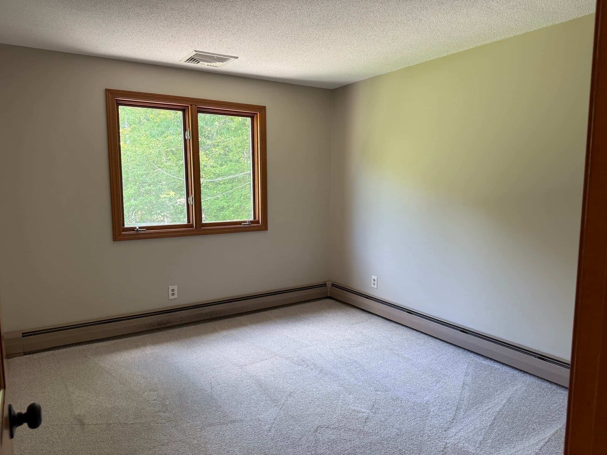 Single Family Residence at 1174 Old Fall River Rd, Dartmouth MA 02747, photo 15 of 41