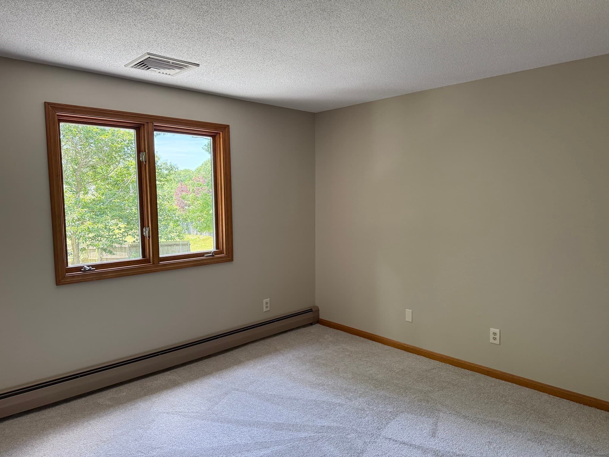 Single Family Residence at 1174 Old Fall River Rd, Dartmouth MA 02747, photo 21 of 41