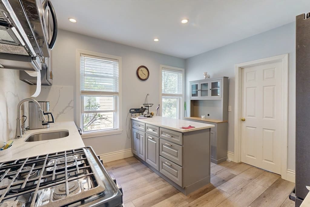 14 Bayard St, Boston MA 02134 photo 5
