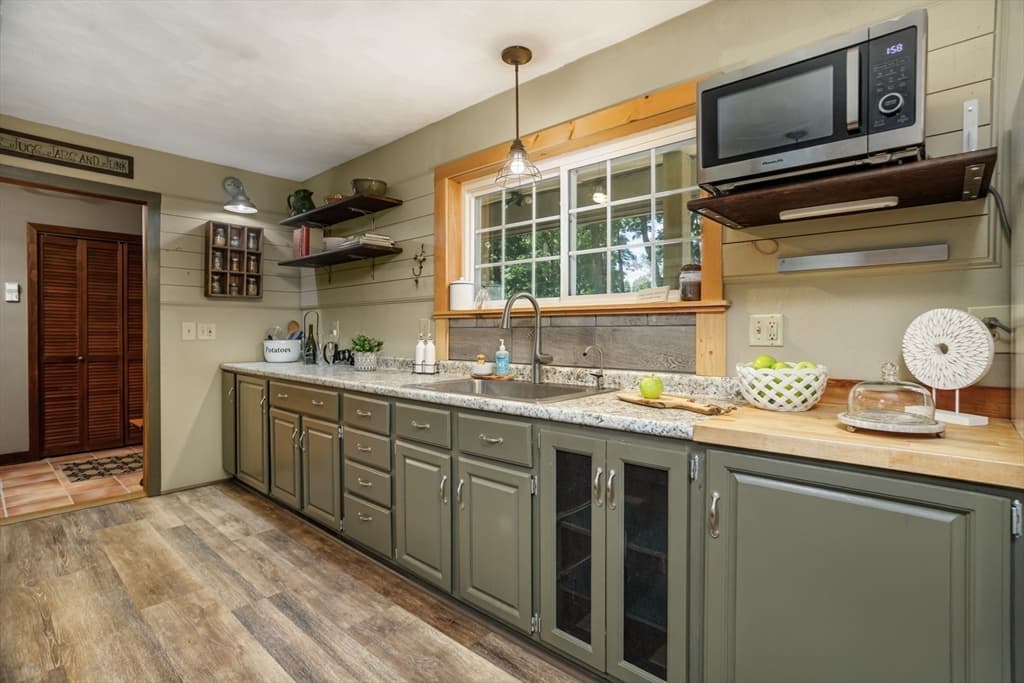 Single Family Residence at 17 Mayo Rd, Hubbardston MA 01452, Hubbardston, photo 9 of 42