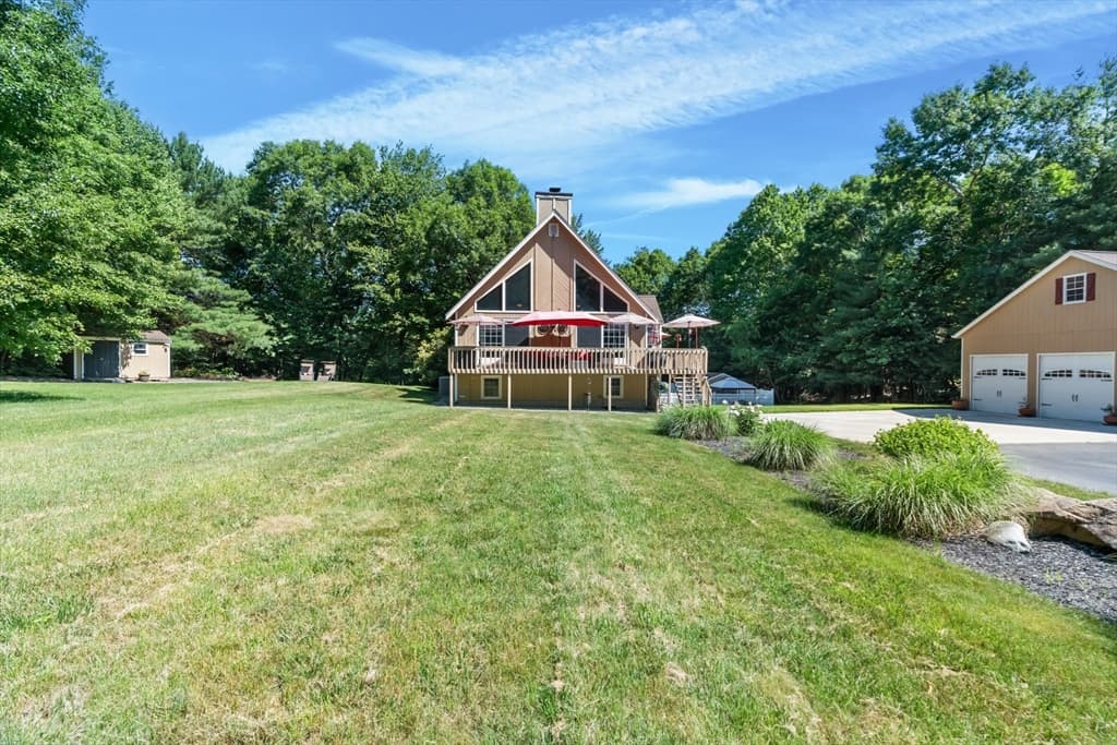 12 Dakel Dr, Freetown MA 02702