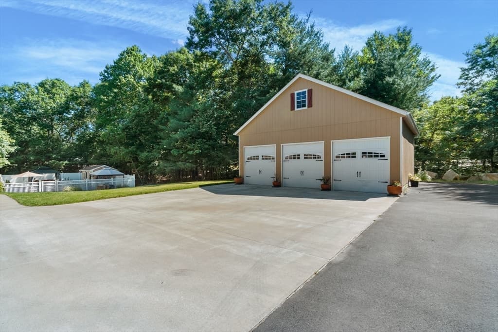 Single Family Residence at 12 Dakel Dr, Freetown MA 02702, Freetown, photo 37 of 41