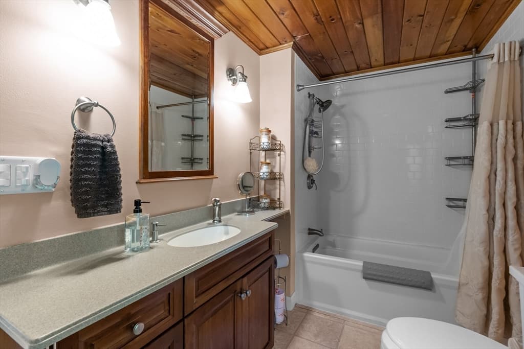 Single Family Residence at 12 Dakel Dr, Freetown MA 02702, Freetown, photo 15 of 41