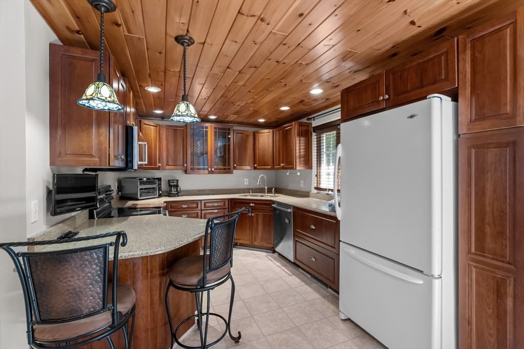Single Family Residence at 12 Dakel Dr, Freetown MA 02702, Freetown, photo 11 of 41