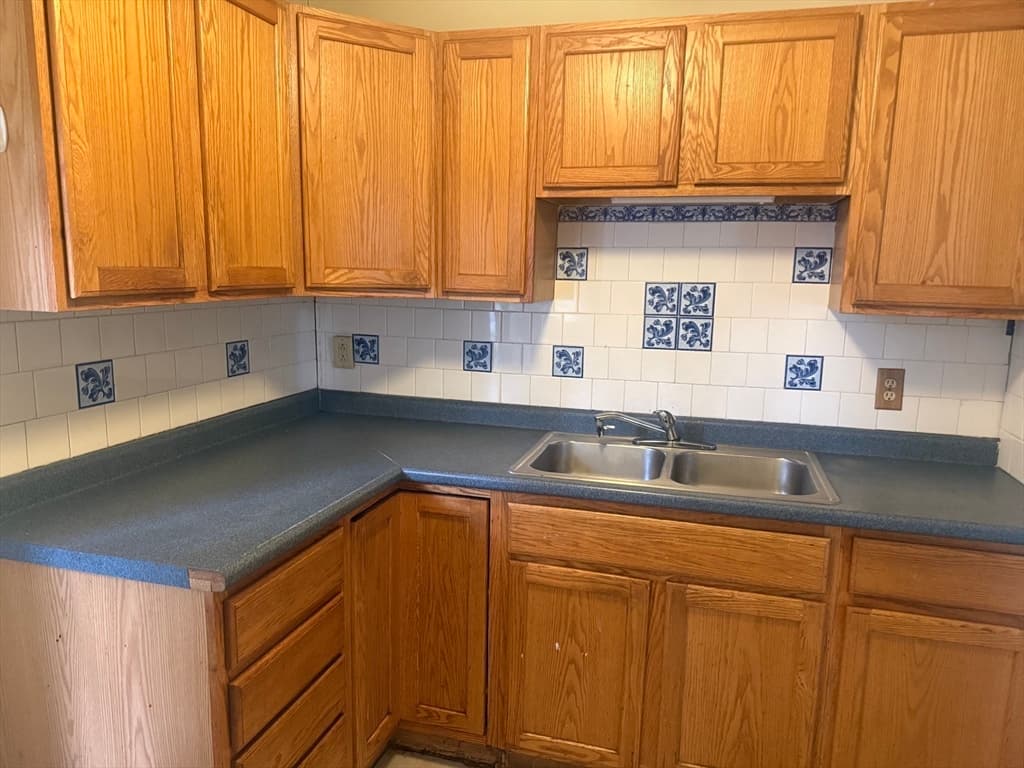 80 Newhall St, Springfield MA 01109 photo 7