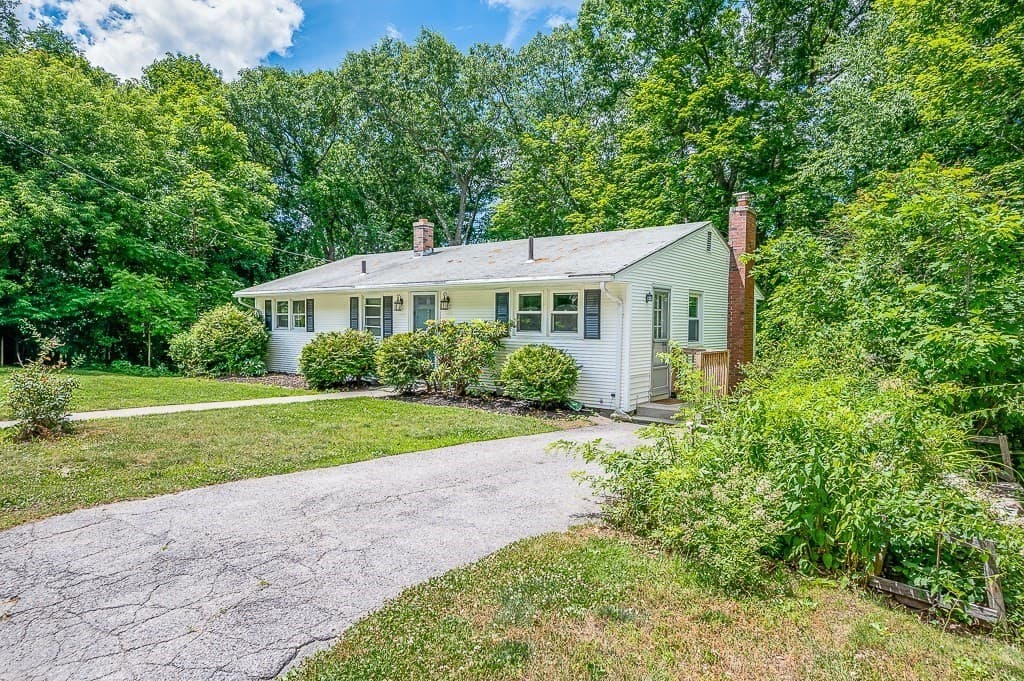 42 Iowa St, Worcester MA 01602 photo 2