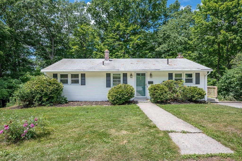 42 Iowa St, Worcester MA 01602