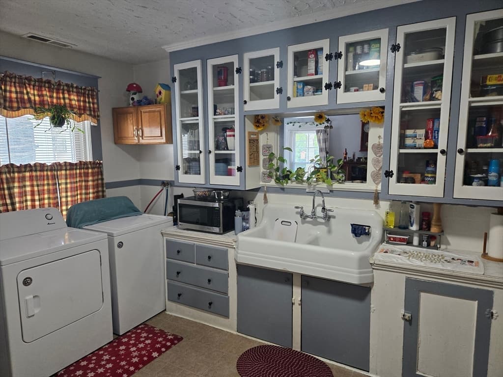 141 Elm Street, Southbridge MA 01550 photo 4