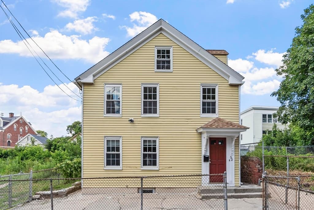 52 Auburn St, Lowell MA 01852