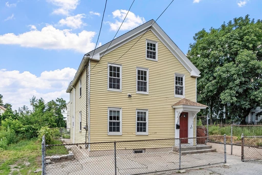 52 Auburn St, Lowell MA 01852 photo 4