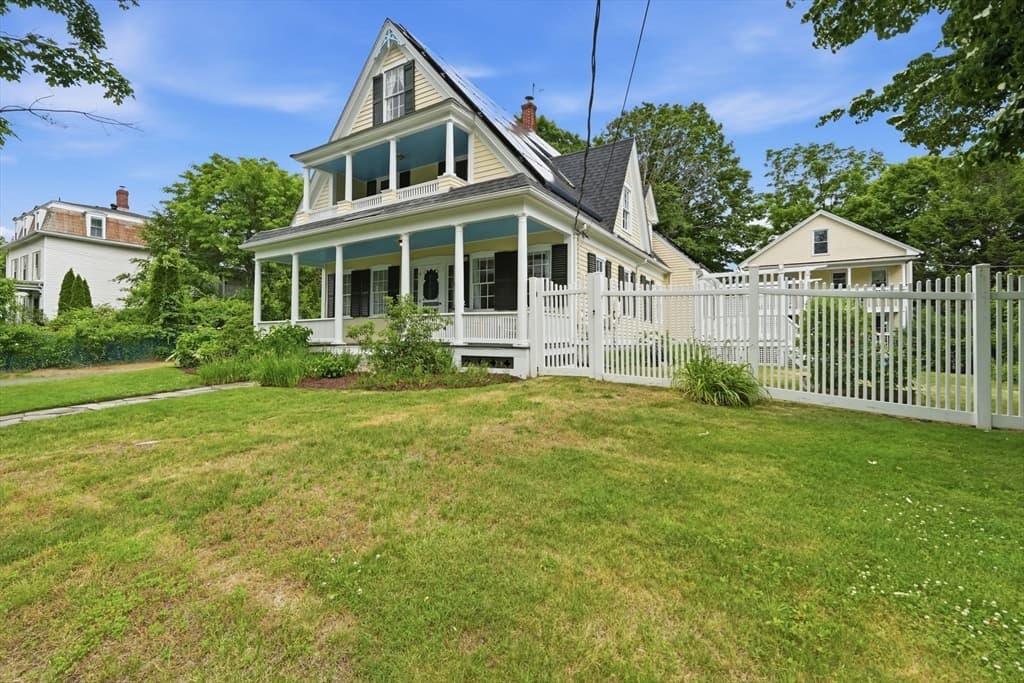 55-57 High St, Amherst MA 01002